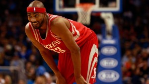 On the fast break, Corey Brewer throws the lob to the trailing Montrezl Harrell for the slam dunk.